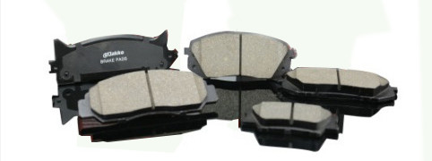 OE 04466-06020 04466-20100 8V0698151C 04466-33130 Toyota Camry Tiguan Des plaquettes de frein en céramique