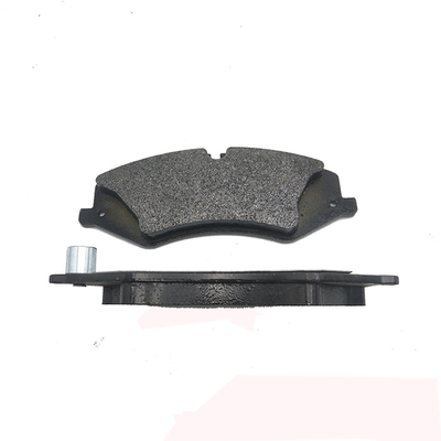 Le système de freinage est équipé d'un système de freinage de type Hi-q pour roues arrière.
